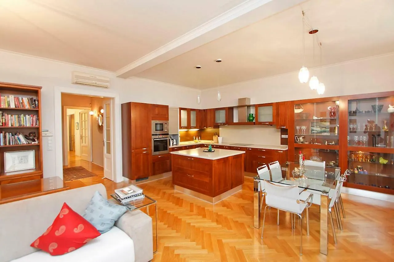 Spacious Elegance In The Heart Of Old Town Prague