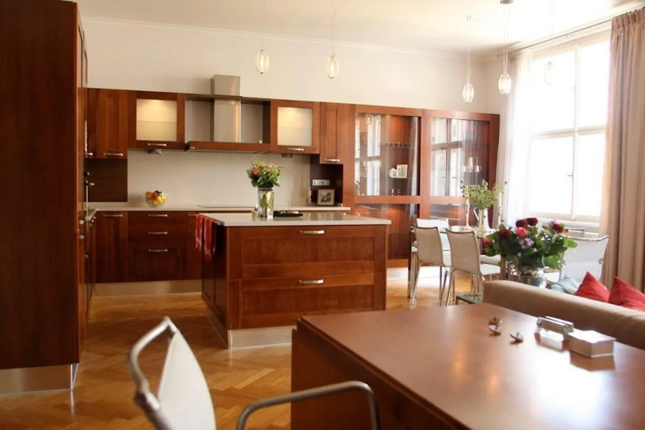 Spacious Elegance In The Heart Of Old Town Praag Appartement