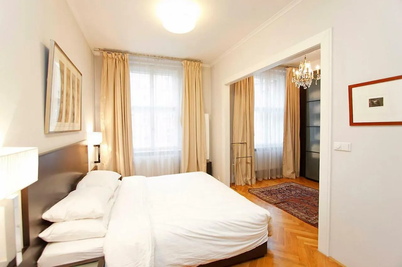 Appartement Spacious Elegance In The Heart Of Old Town Praag Tsjechië